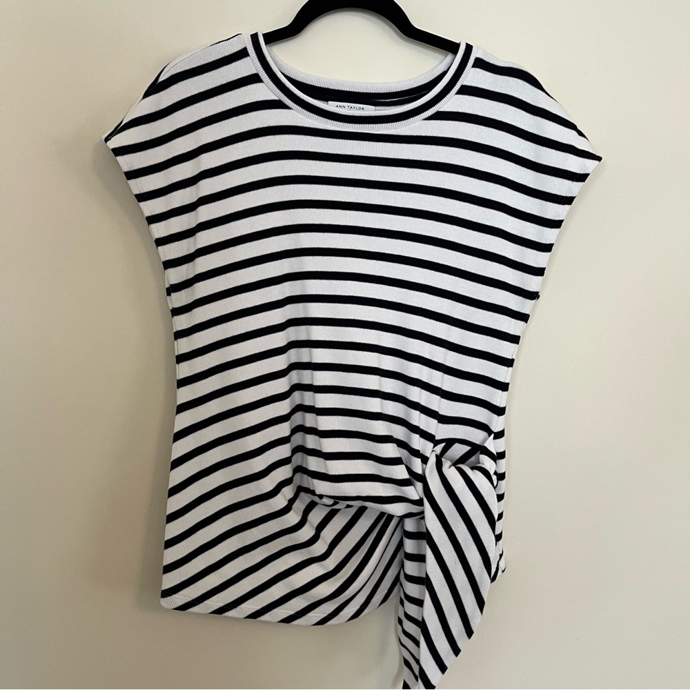 Ann Taylor nautical stripe tie front knit top M